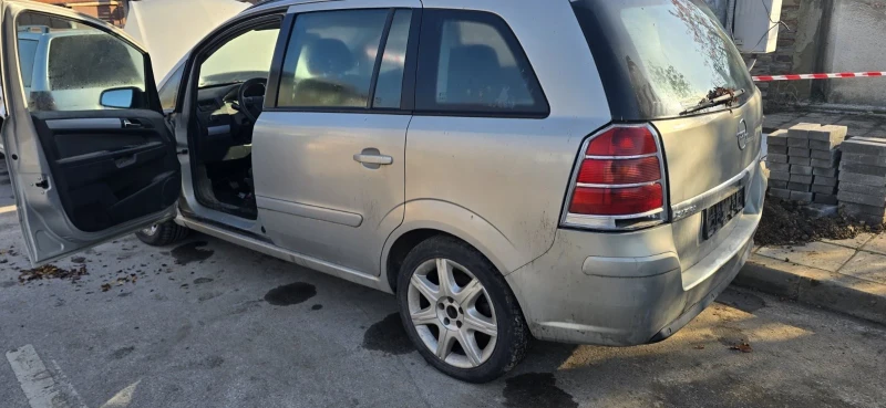 Opel Zafira 1.9, снимка 2 - Автомобили и джипове - 52438348