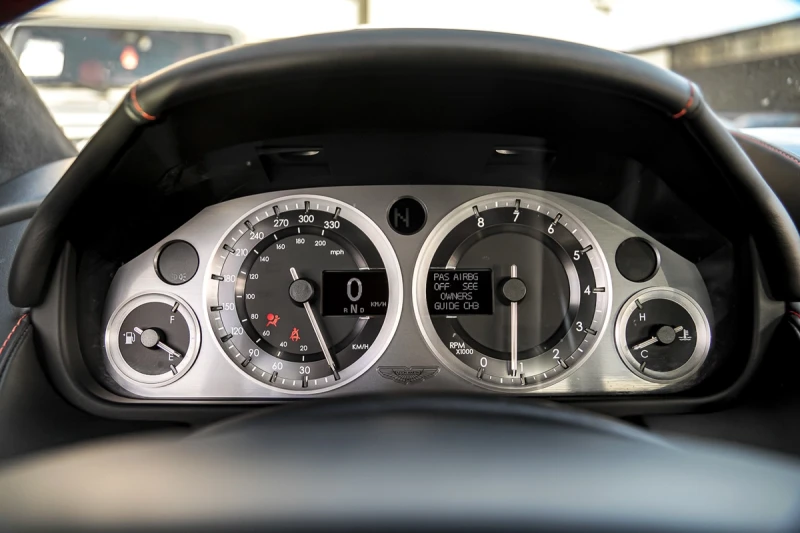 Aston Martin V8 Vantage CARFAX* АВТОФИНАНСИРАНЕ* БЕЗ ПЪРВОНАЧАЛНА ВНОСКА* , снимка 11 - Автомобили и джипове - 52909741