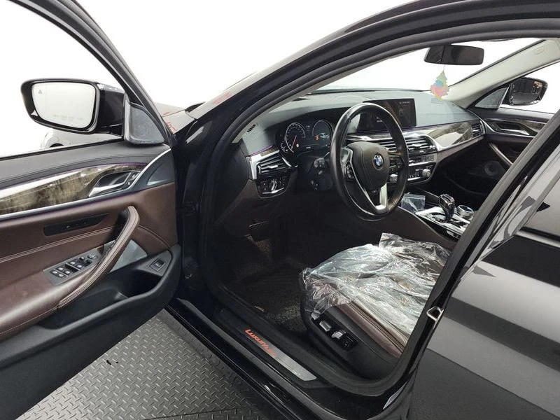 BMW 540 540i xDrive Luxury Plus| 340к.с., снимка 10 - Автомобили и джипове - 56130121