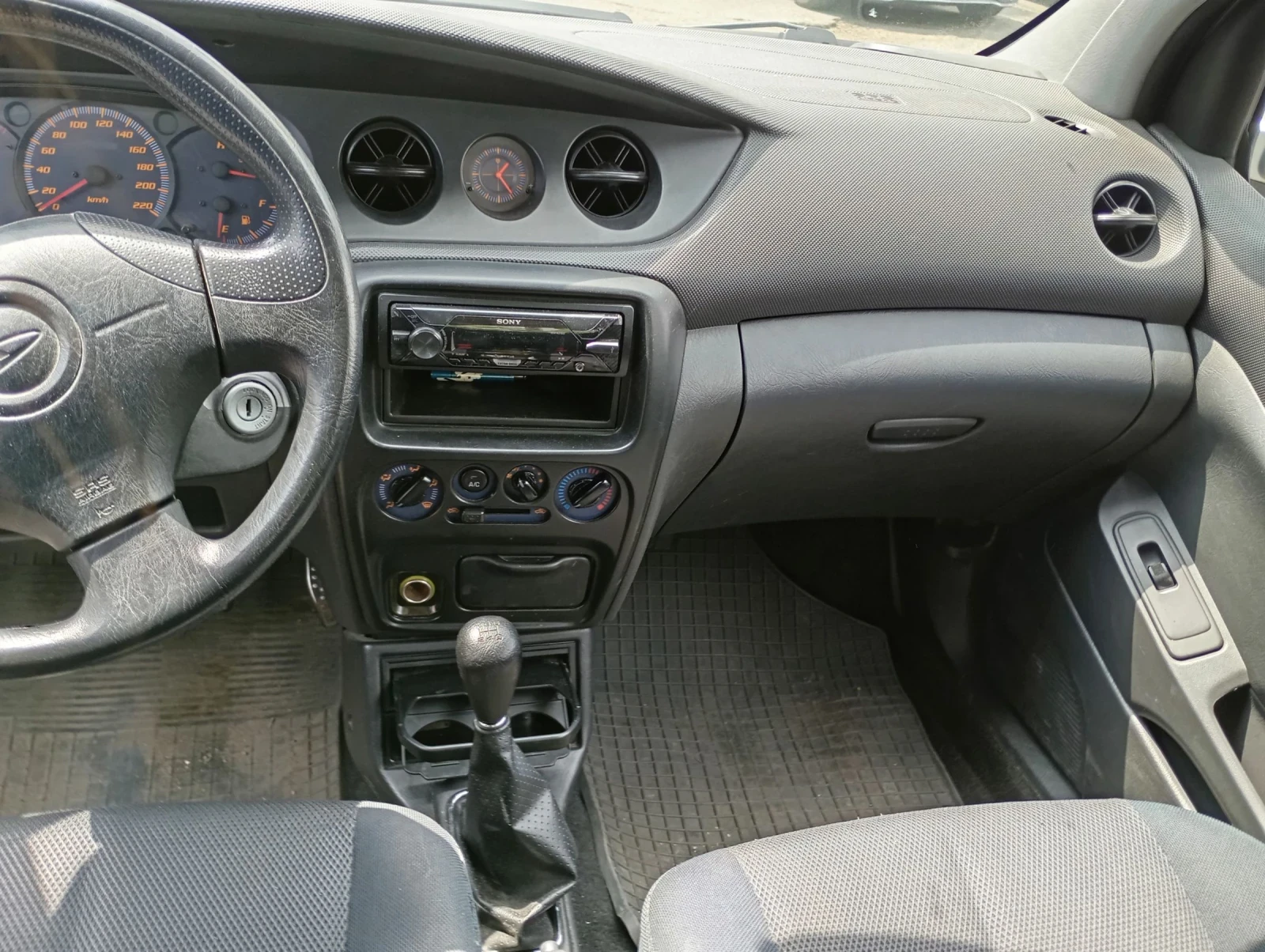 Daihatsu Yrv  - изображение 7