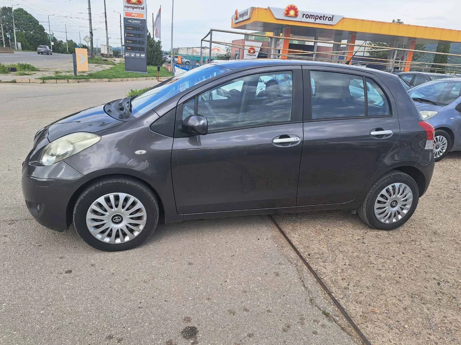 Toyota Yaris  - изображение 4