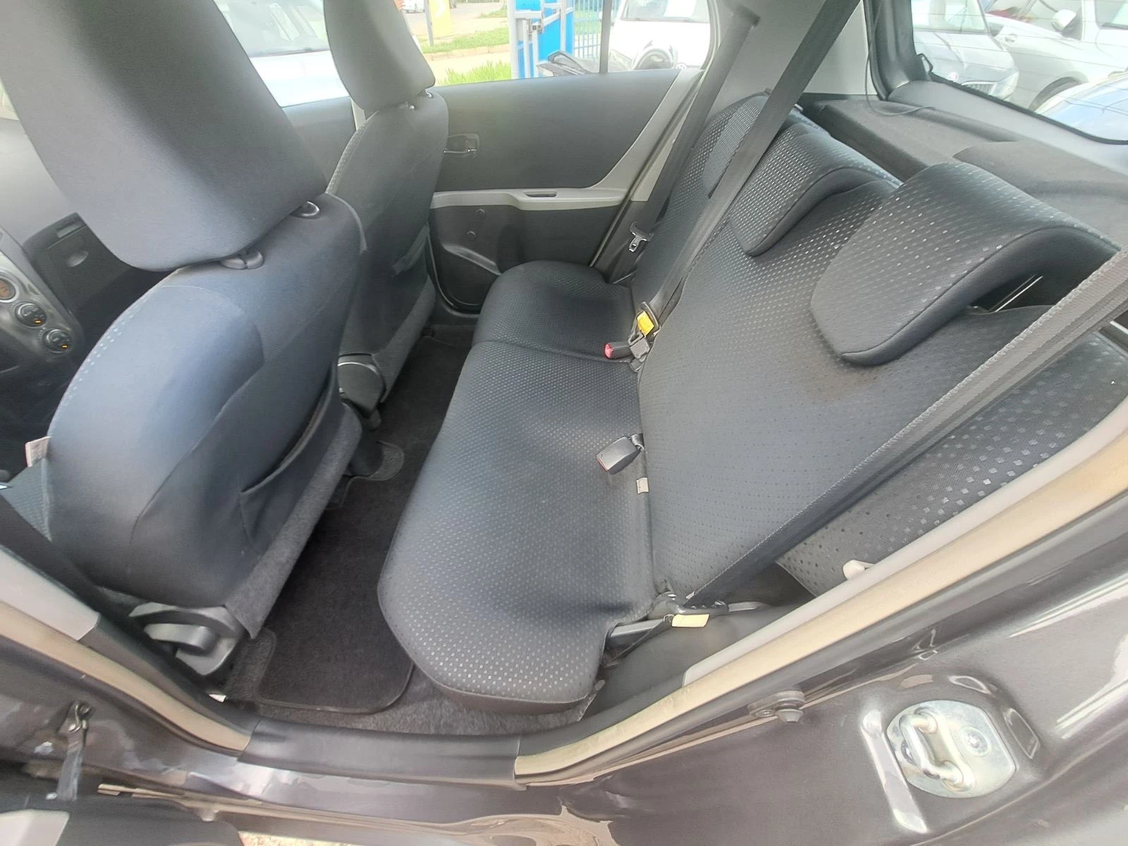 Toyota Yaris  - изображение 9