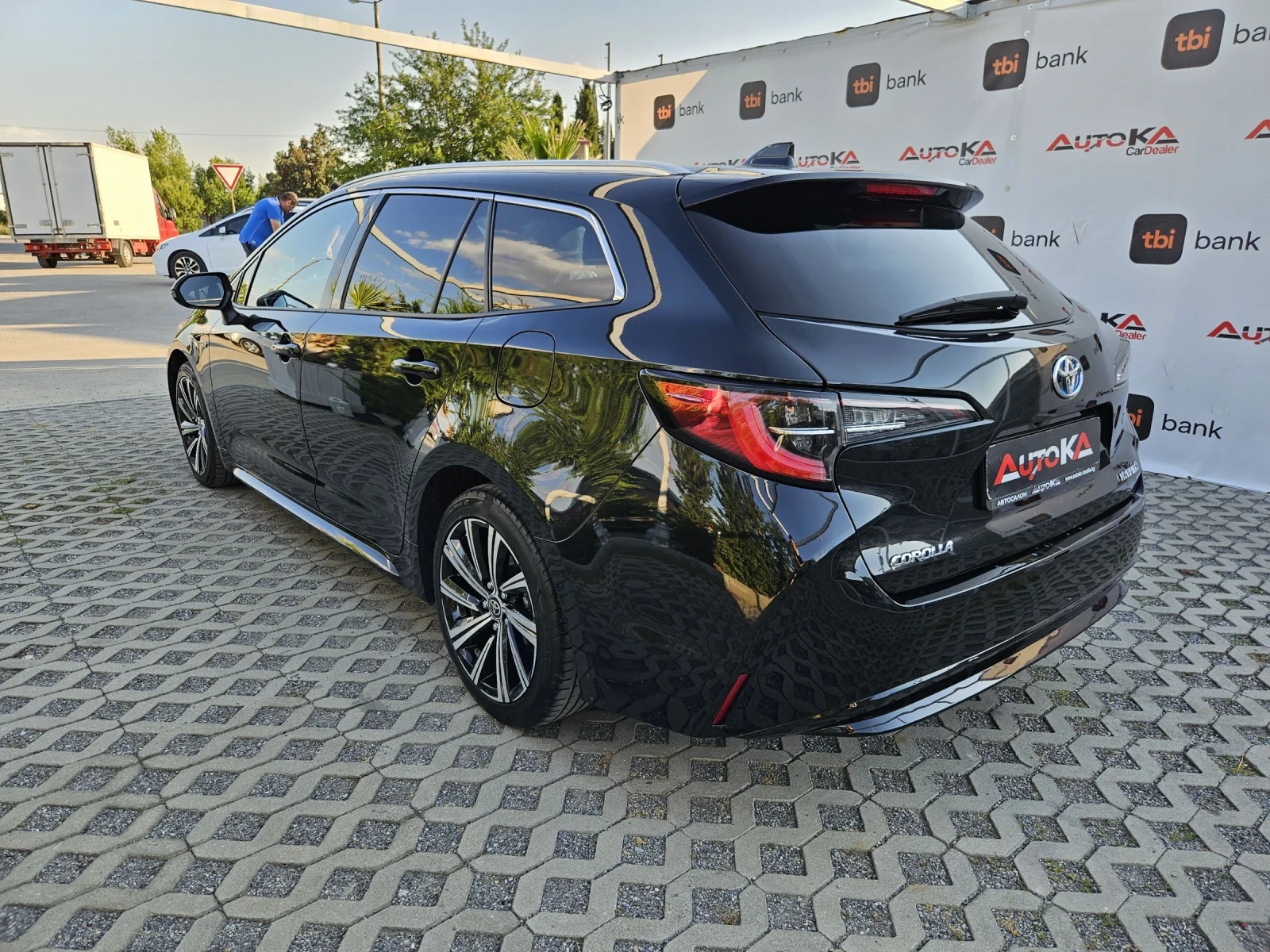 Toyota Corolla 1.8Hybrid-98kc= ДИСТРОНИК= CAR PLAY= СЕРВИЗНА ИСТО - изображение 5