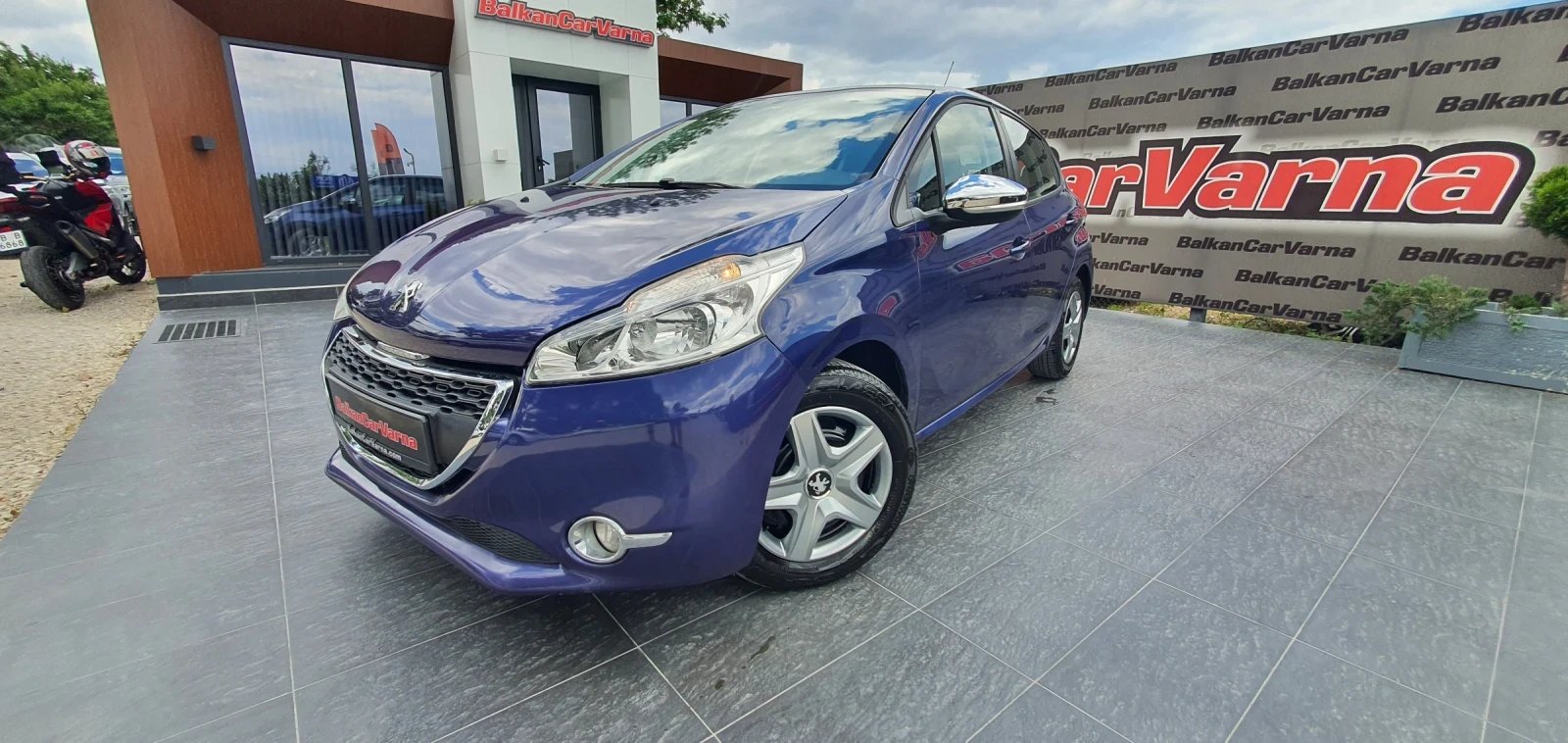 Peugeot 208 1.2i ALURE - изображение 2