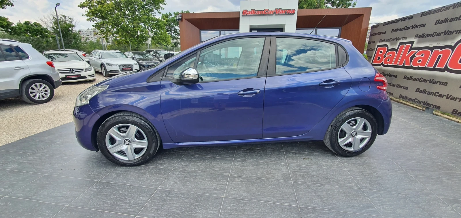 Peugeot 208 1.2i ALURE - изображение 4