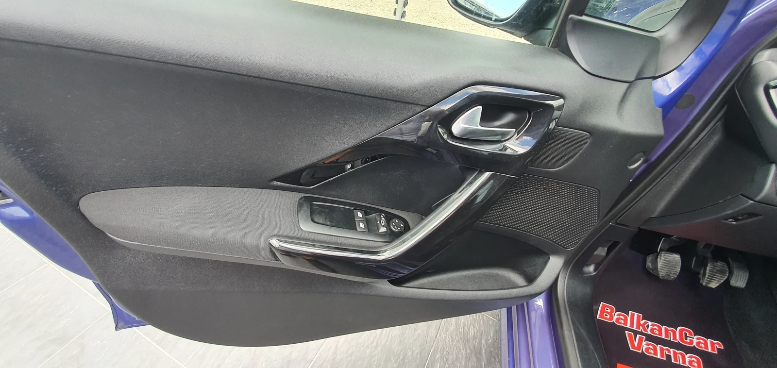 Peugeot 208 1.2i ALURE - изображение 8