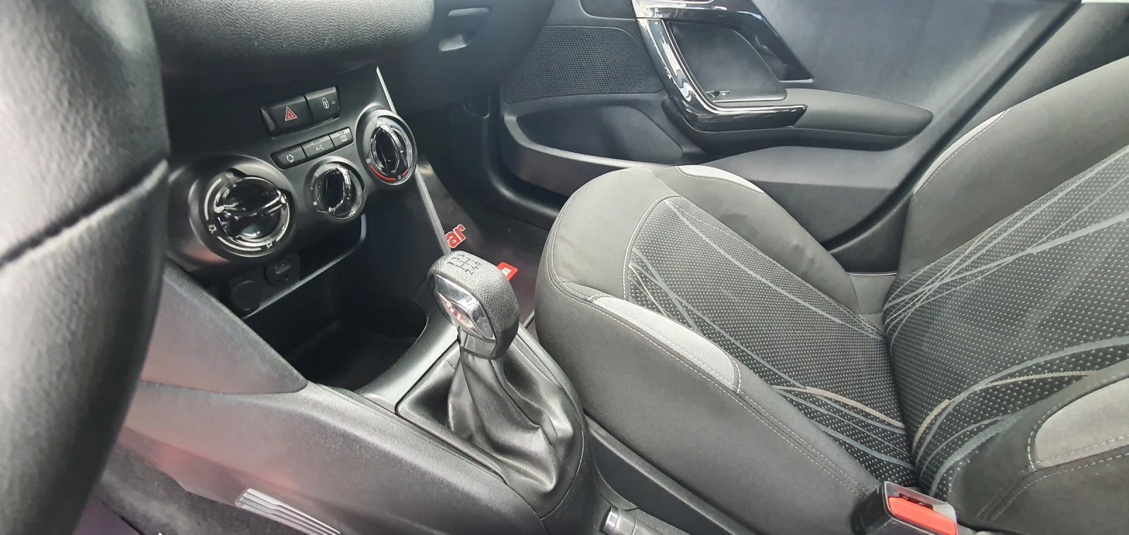 Peugeot 208 1.2i ALURE - изображение 10