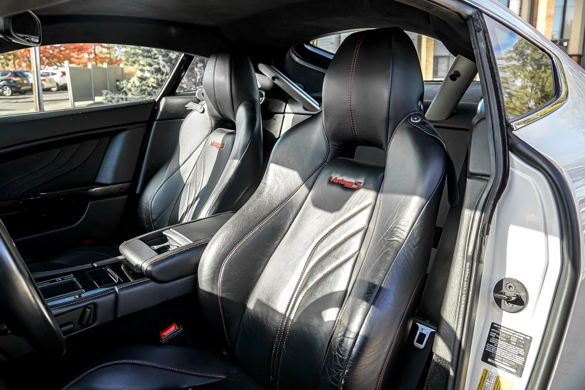 Aston Martin V8 Vantage CARFAX* АВТОФИНАНСИРАНЕ* БЕЗ ПЪРВОНАЧАЛНА ВНОСКА*  - изображение 9