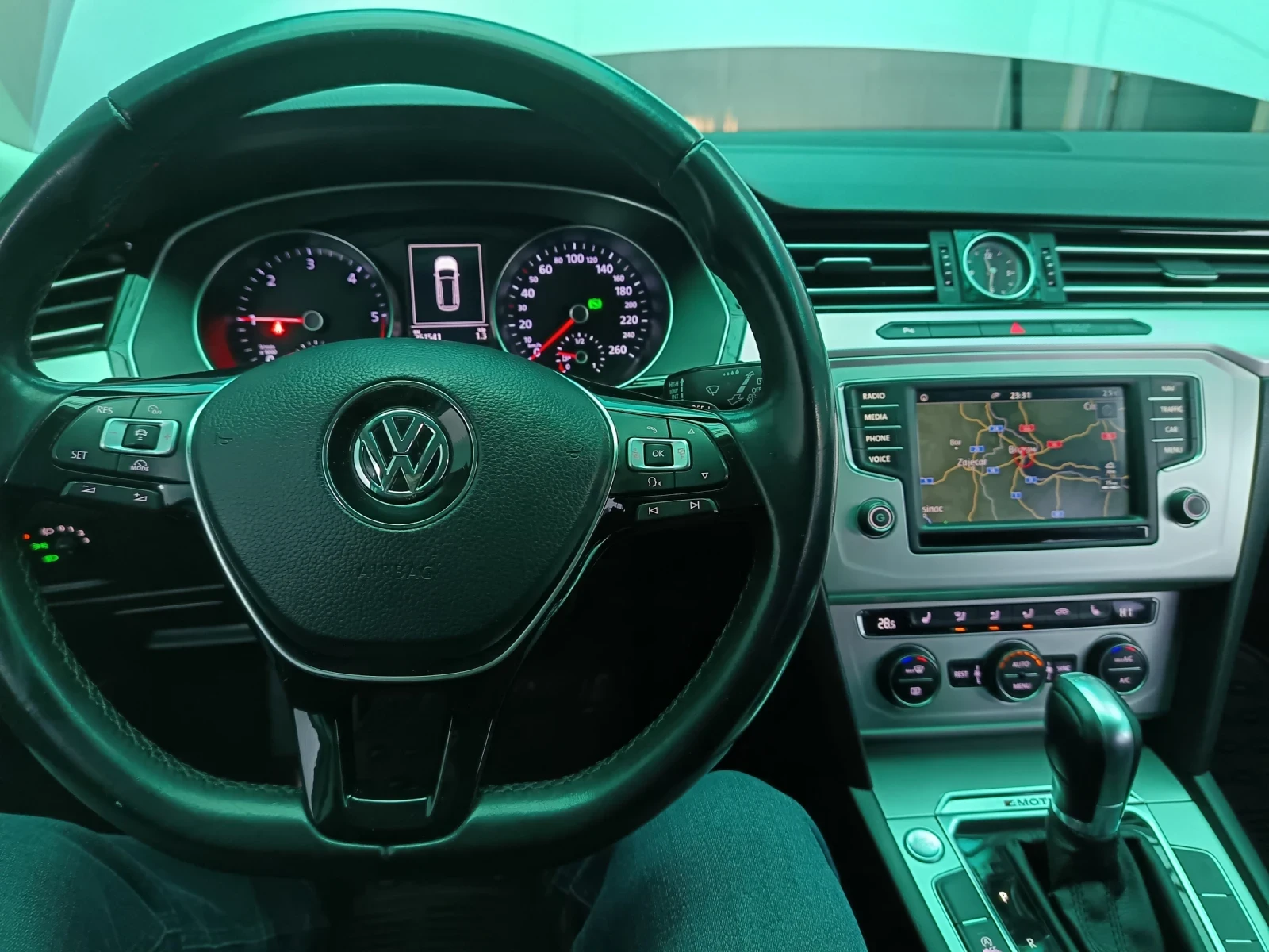 VW Passat 2.0TDI-4x4-�����.-190�� | Mobile.bg � ����������� 11