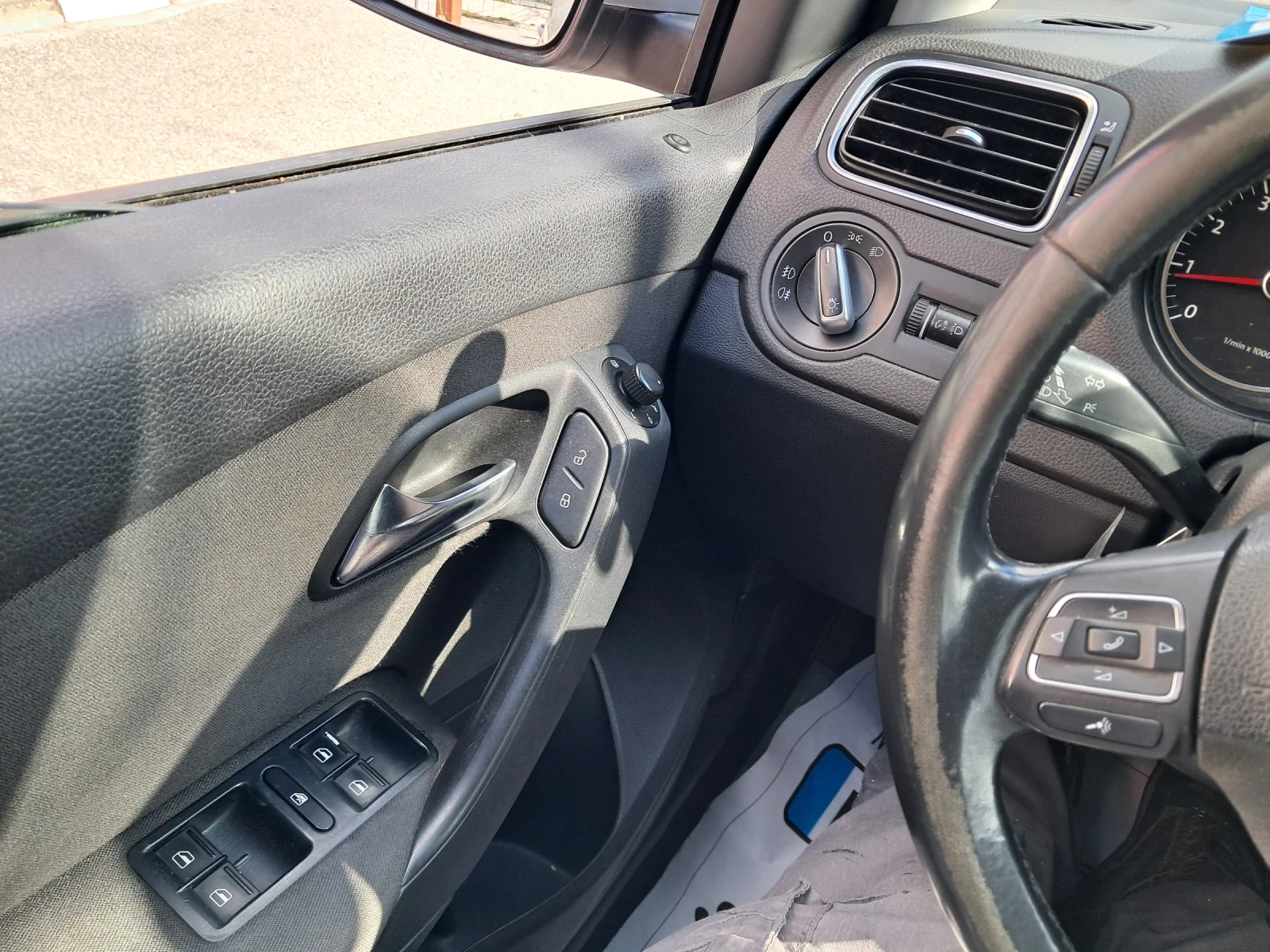 VW Polo 1.4бензин 86кс клима., снимка 14 - Автомобили и джипове - 54151746