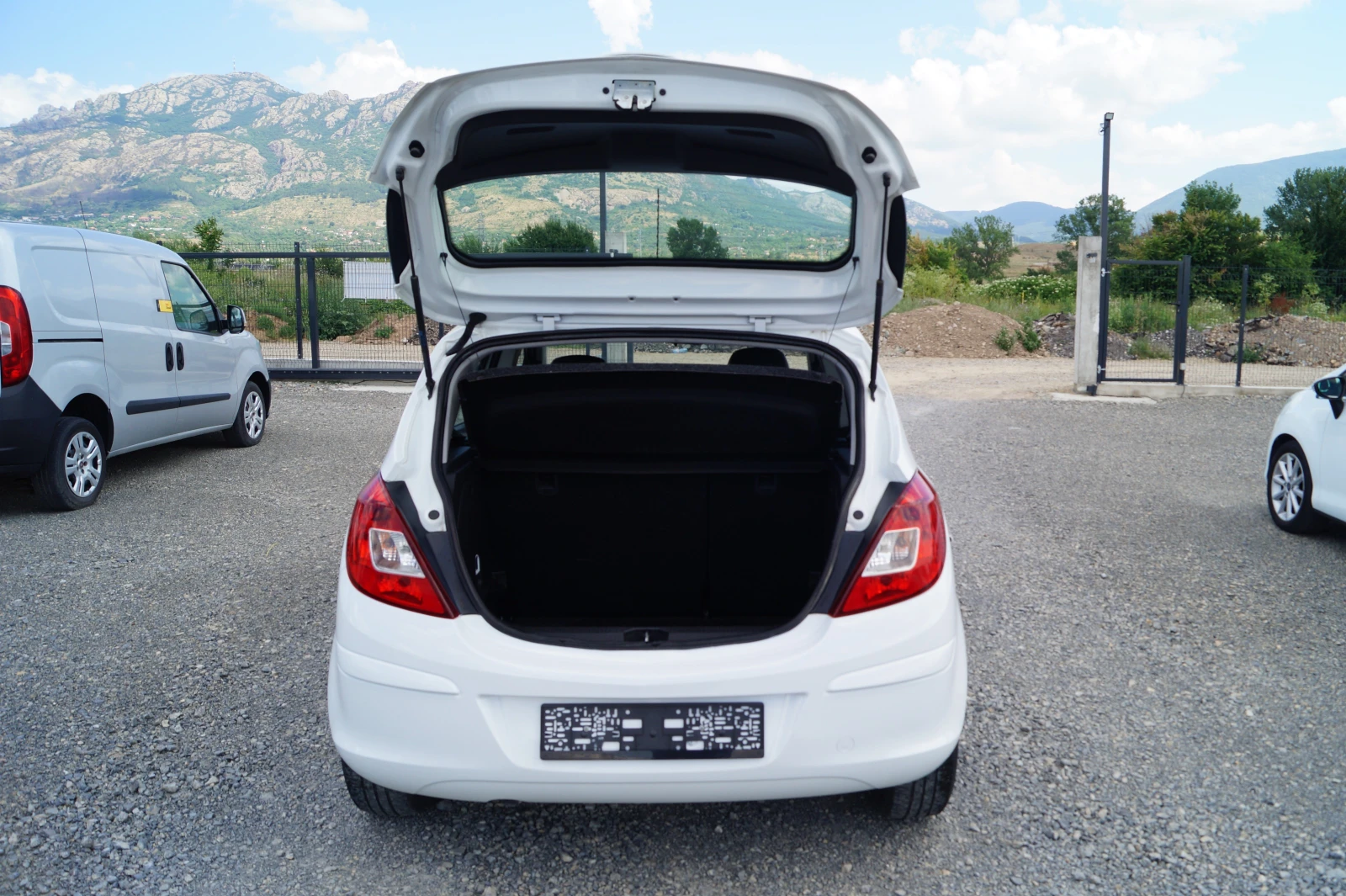 Opel Corsa ГАЗ, снимка 8 - Автомобили и джипове - 55045173