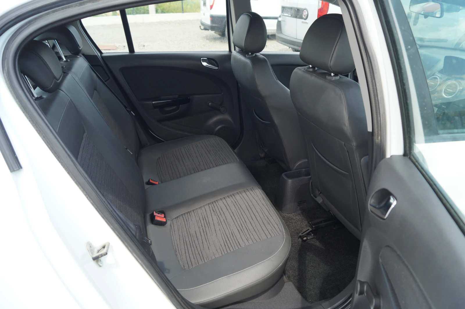 Opel Corsa ГАЗ, снимка 11 - Автомобили и джипове - 55045173