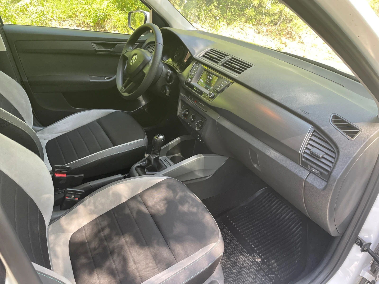 Skoda Fabia 1.0 МРI 77000 km, снимка 9 - Автомобили и джипове - 55086523