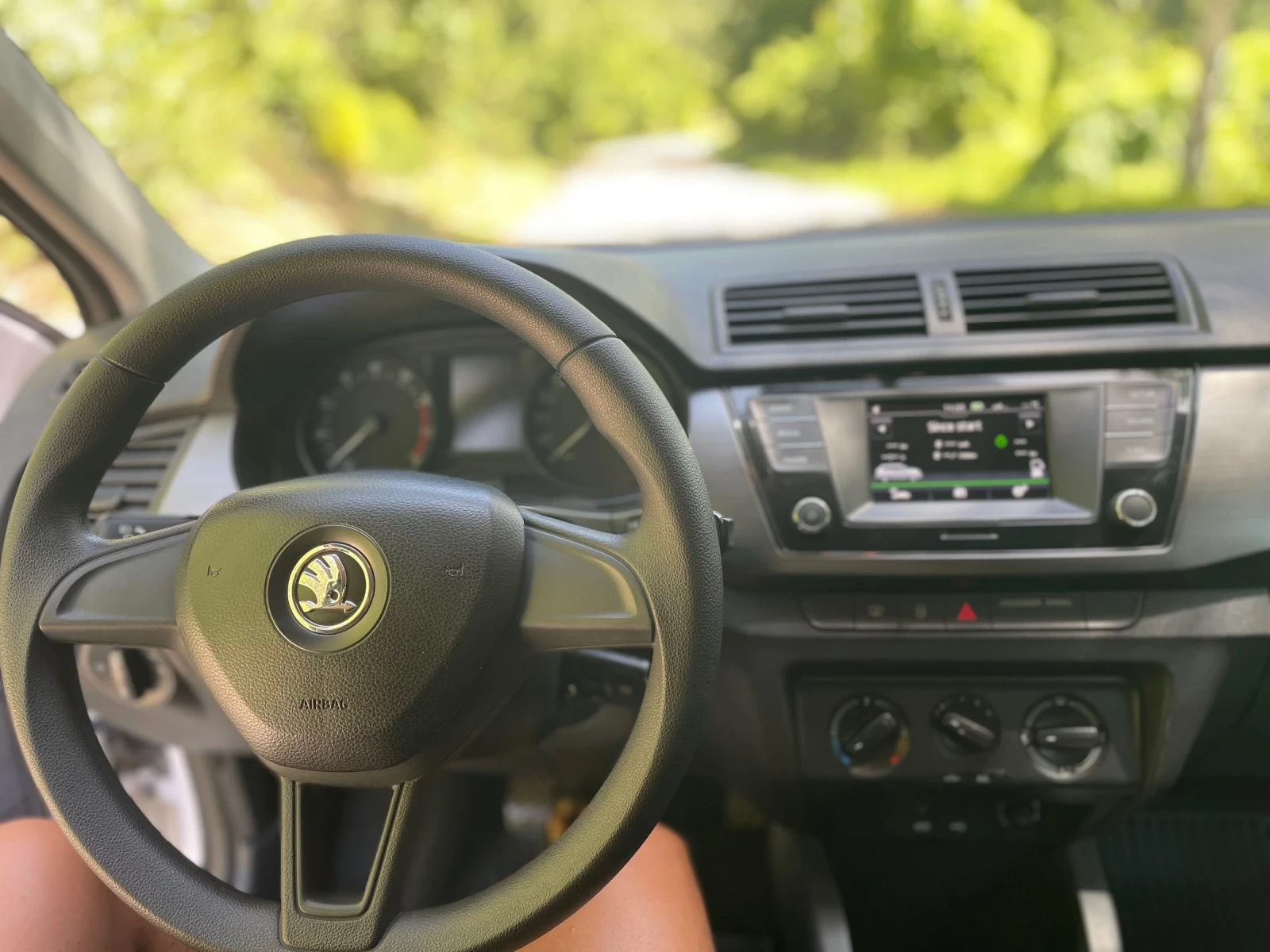 Skoda Fabia 1.0 МРI 77000 km, снимка 12 - Автомобили и джипове - 55086523