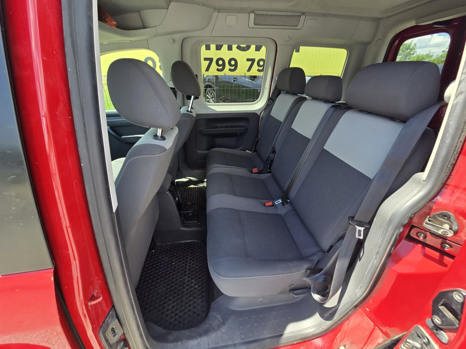 VW Caddy 1.6TDI/НАПЪЛНО ОБСЛУЖЕНА/ПЪТНИЧЕСКА, снимка 10 - Автомобили и джипове - 55188457