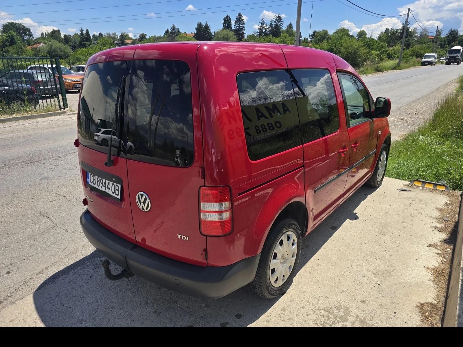 VW Caddy 1.6TDI/НАПЪЛНО ОБСЛУЖЕНА/ПЪТНИЧЕСКА, снимка 4 - Автомобили и джипове - 55188457