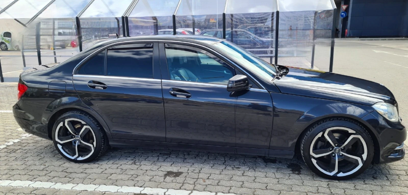 Mercedes-Benz C 220, снимка 3 - Автомобили и джипове - 55802094