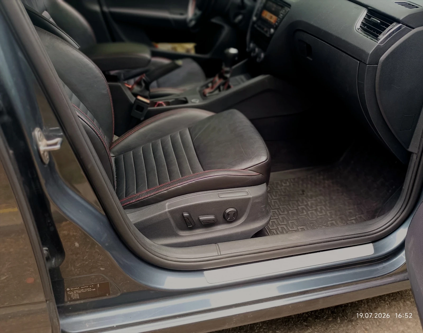 Skoda Octavia 2.0D VRS 184kc., снимка 10 - Автомобили и джипове - 55890689