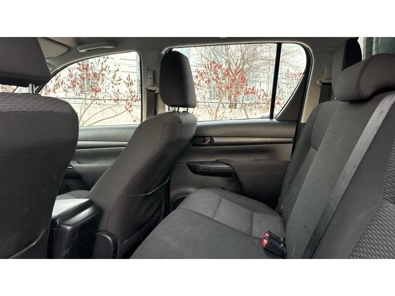 Toyota Hilux 2.4D Comfort Double Cab, снимка 11 - Автомобили и джипове - 48612731