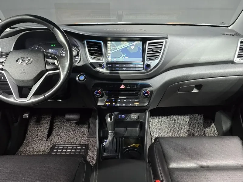 Hyundai Tucson 2.0 4Wd Modern, снимка 7 - Автомобили и джипове - 53364769