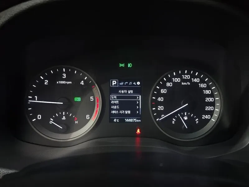 Hyundai Tucson 2.0 4Wd Modern, снимка 8 - Автомобили и джипове - 53364769