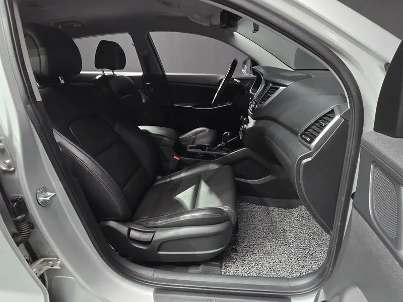 Hyundai Tucson 2.0 4Wd Modern, снимка 11 - Автомобили и джипове - 53364769