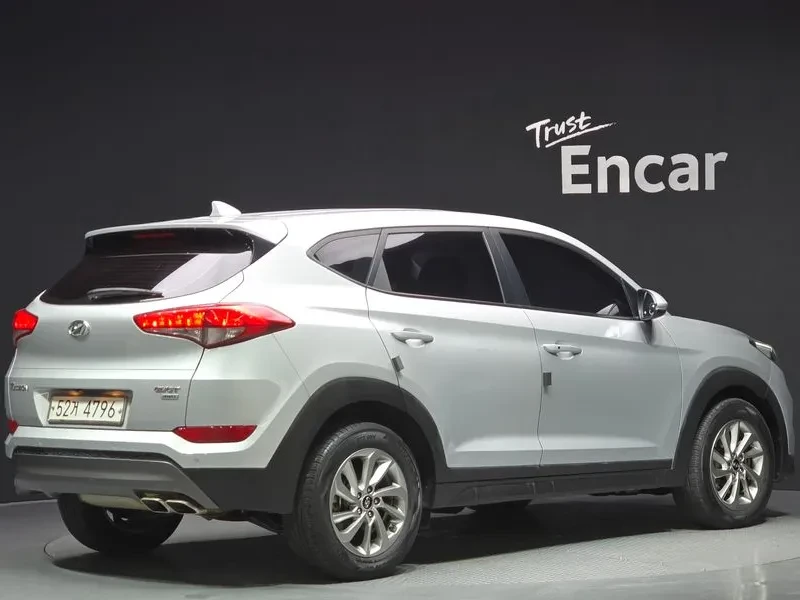 Hyundai Tucson 2.0 4Wd Modern, снимка 2 - Автомобили и джипове - 53364769