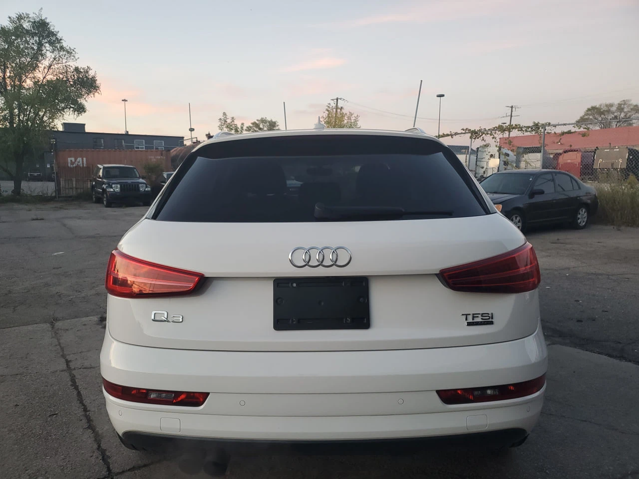 Audi Q3 * АВТО КРЕДИТ* ЦЕНА ДО БГ * CARFAX *  - изображение 4