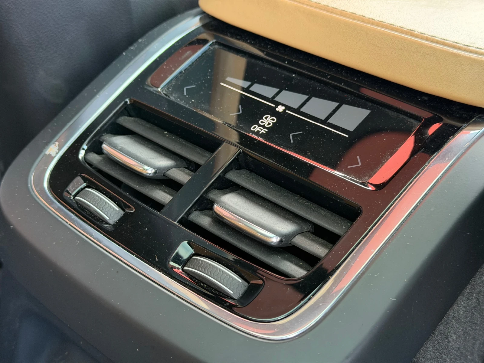 Volvo Xc90 T8* Plyg-in-Hybrid* Панорама, снимка 9 - Автомобили и джипове - 54783456