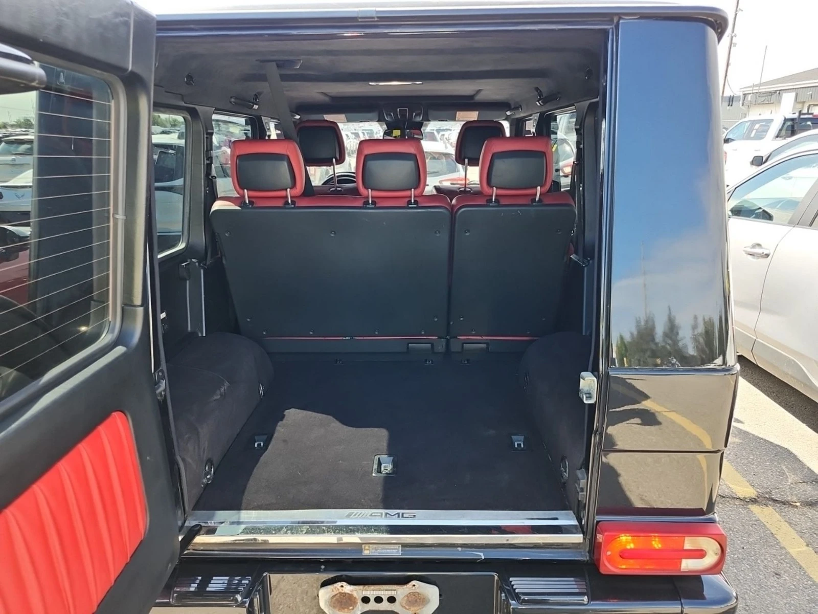 Mercedes-Benz G Designo Exclusive* Harman Kardon* Driving Assistan, снимка 11 - Автомобили и джипове - 56138900