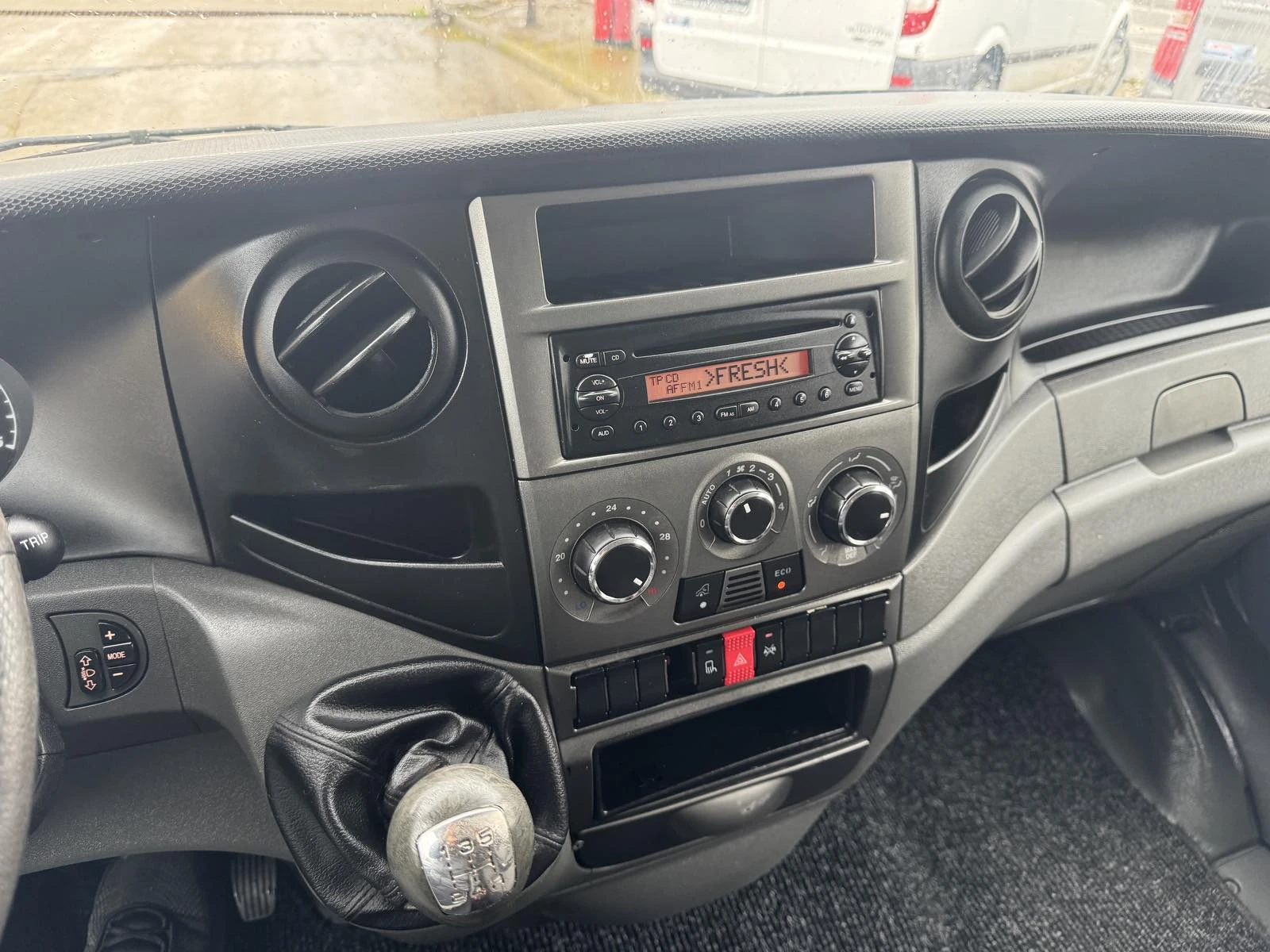 Iveco Daily Bкат, 165000км!!!КЛИМА, снимка 14 - Бусове и автобуси - 53998736