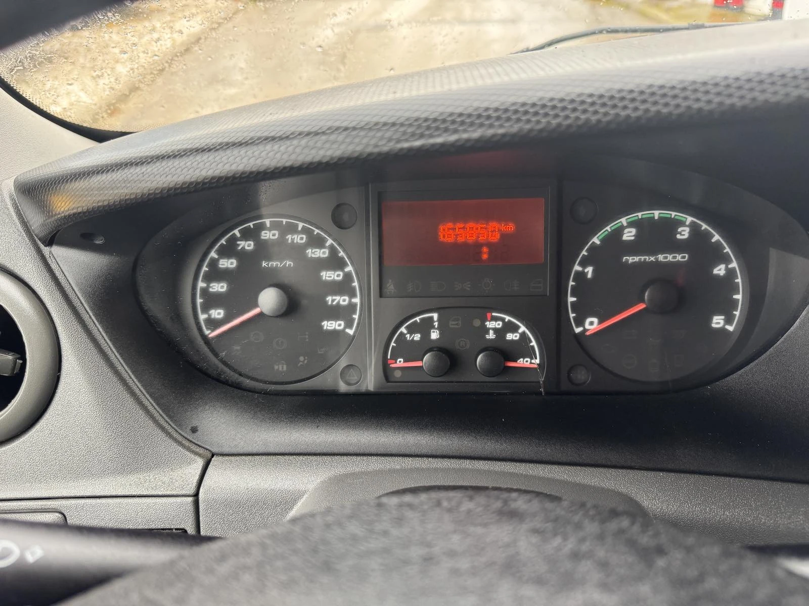 Iveco Daily Bкат, 165000км!!!КЛИМА, снимка 13 - Бусове и автобуси - 53998736