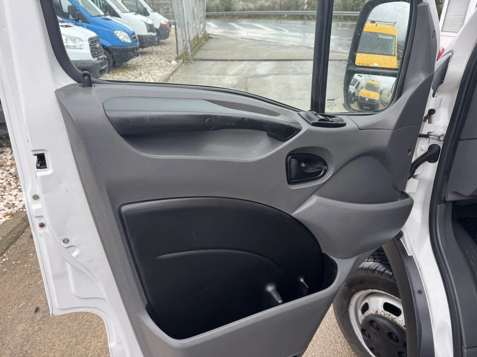 Iveco Daily Bкат, 165000км!!!КЛИМА, снимка 9 - Бусове и автобуси - 53998736