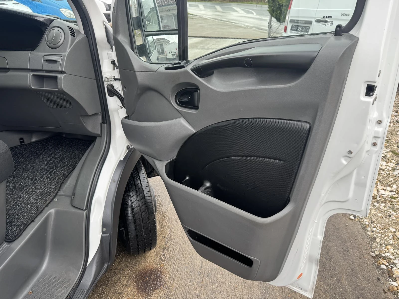 Iveco Daily Bкат, 165000км!!!КЛИМА, снимка 16 - Бусове и автобуси - 53998736