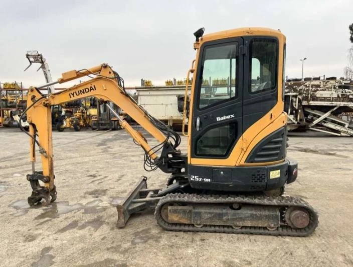 Багер Hyundai ROBEX25Z-9A, снимка 3 - Индустриална техника - 53477007