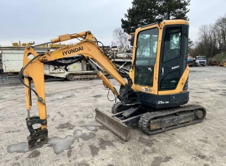 Багер Hyundai ROBEX25Z-9A, снимка 2 - Индустриална техника - 53477007