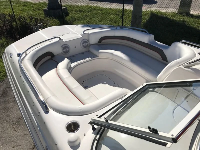 Моторна яхта Rinker 240 Captiva, снимка 11 - Воден транспорт - 46995979