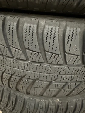 Гуми Зимни 225/45R17, снимка 4 - Гуми и джанти - 48092938