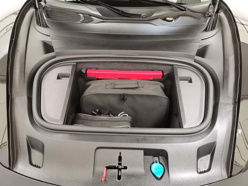 Porsche Taycan 408HP/NAVI/SOUND/PANO/CAM/AMBI/KLESS/681vpr, снимка 8 - Автомобили и джипове - 51050463