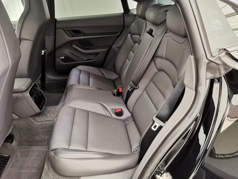 Porsche Taycan 408HP/NAVI/SOUND/PANO/CAM/AMBI/KLESS/681vpr, снимка 12 - Автомобили и джипове - 51050463