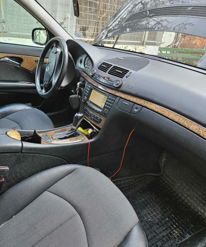 Mercedes-Benz E 320 W211, снимка 8 - Автомобили и джипове - 52697367