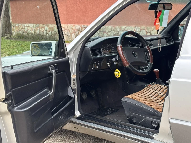 Mercedes-Benz 190 1.8 газ бензин като нова , снимка 5 - Автомобили и джипове - 53431569