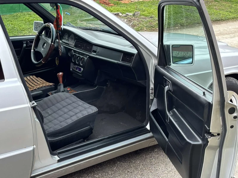 Mercedes-Benz 190 1.8 газ бензин като нова , снимка 6 - Автомобили и джипове - 53431569
