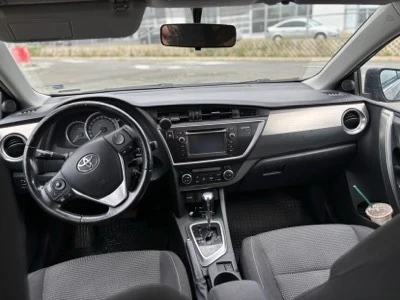 Toyota Auris 1.6i Touring Sports - изображение 9