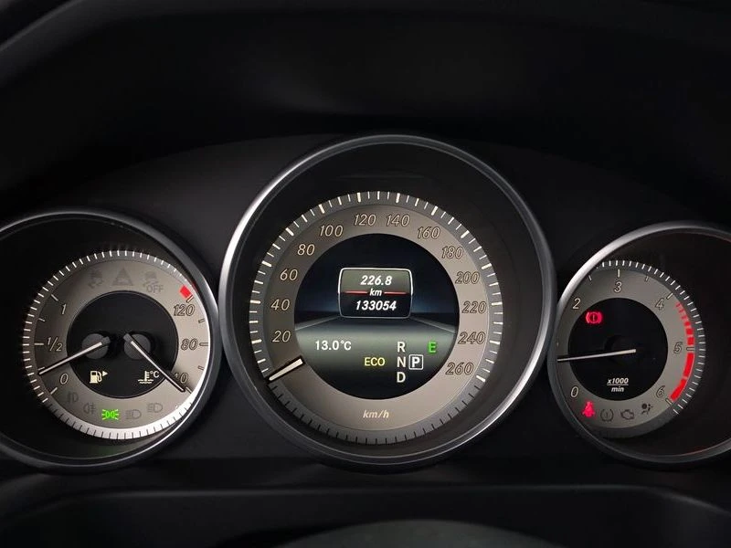 Mercedes-Benz E 220 E220 Bluetec Avantgarde| 170к.с., снимка 8 - Автомобили и джипове - 56130568