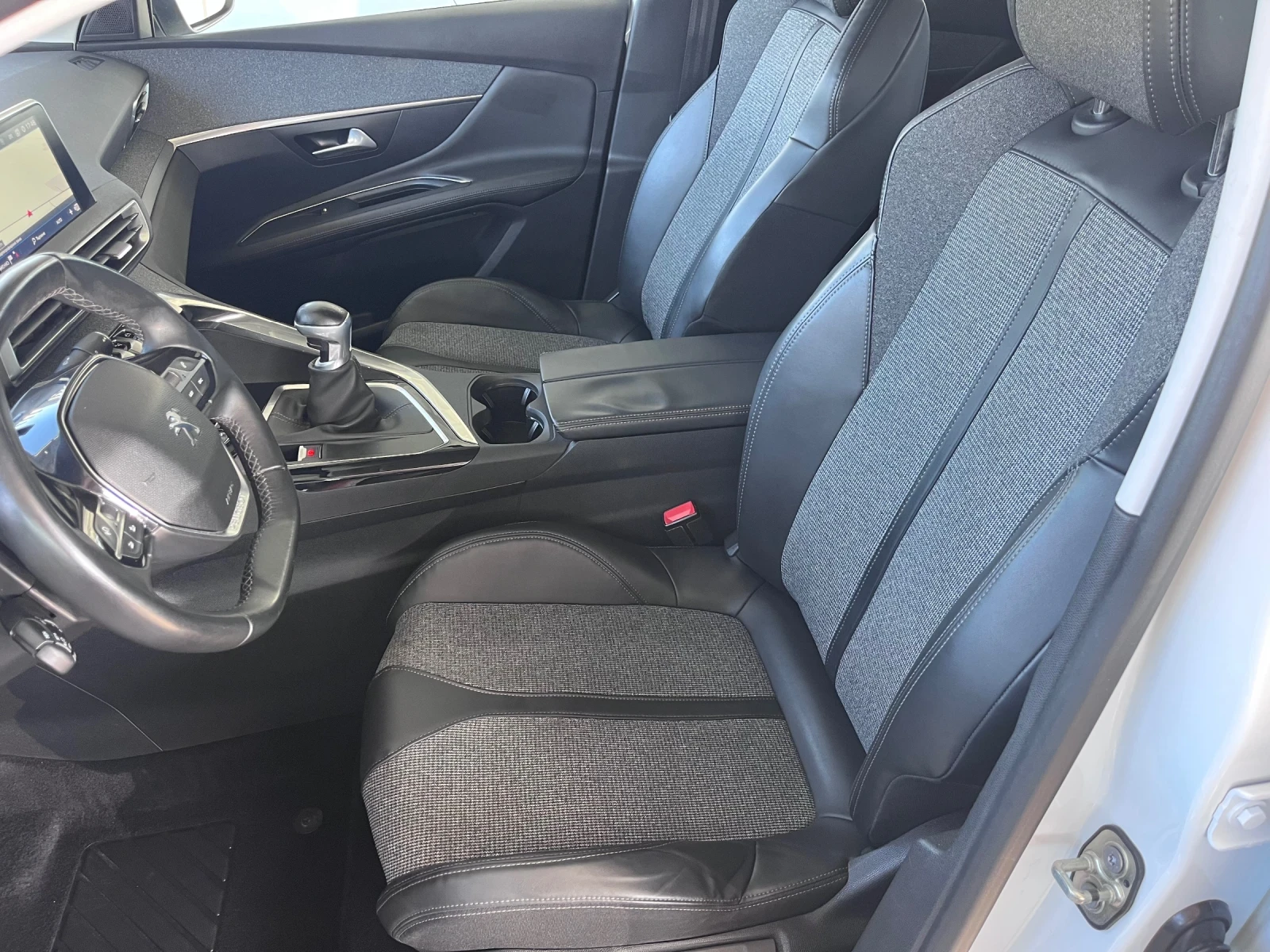 Peugeot 3008 1.6HDI Allure / Пълна сервизна история само в Пежо - изображение 10