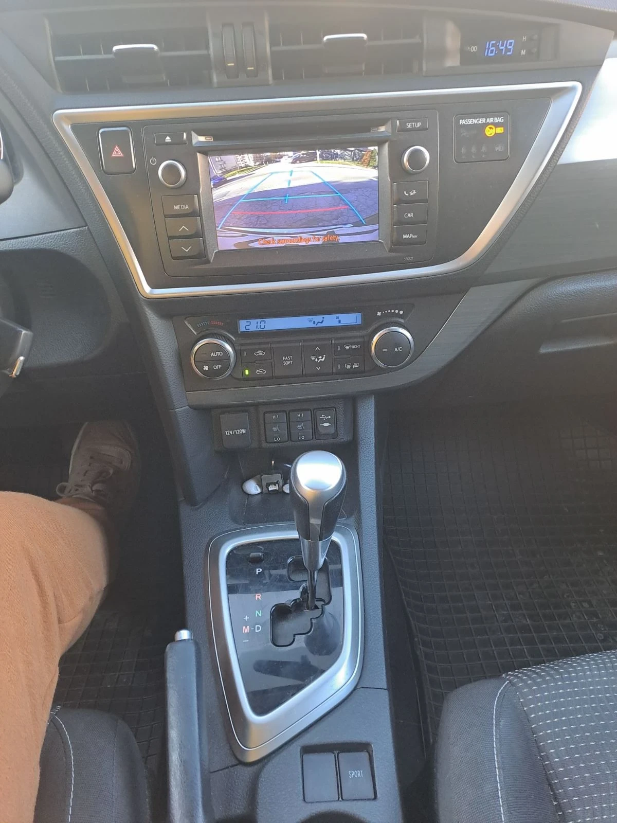 Toyota Auris 1.6i Touring Sports - изображение 10