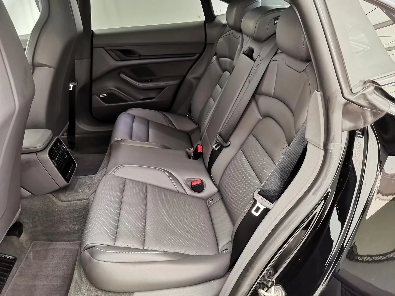 Porsche Taycan 408HP/NAVI/SOUND/PANO/CAM/AMBI/KLESS/681vpr | Mobile.bg   12