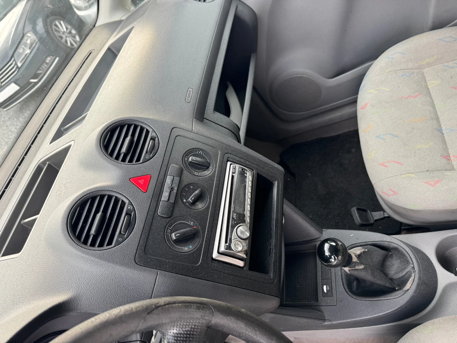 VW Caddy 1.9TDI 105hp КЛИМАТИК. УНИКАЛНО СЪСТОЯНИЕ  - изображение 10