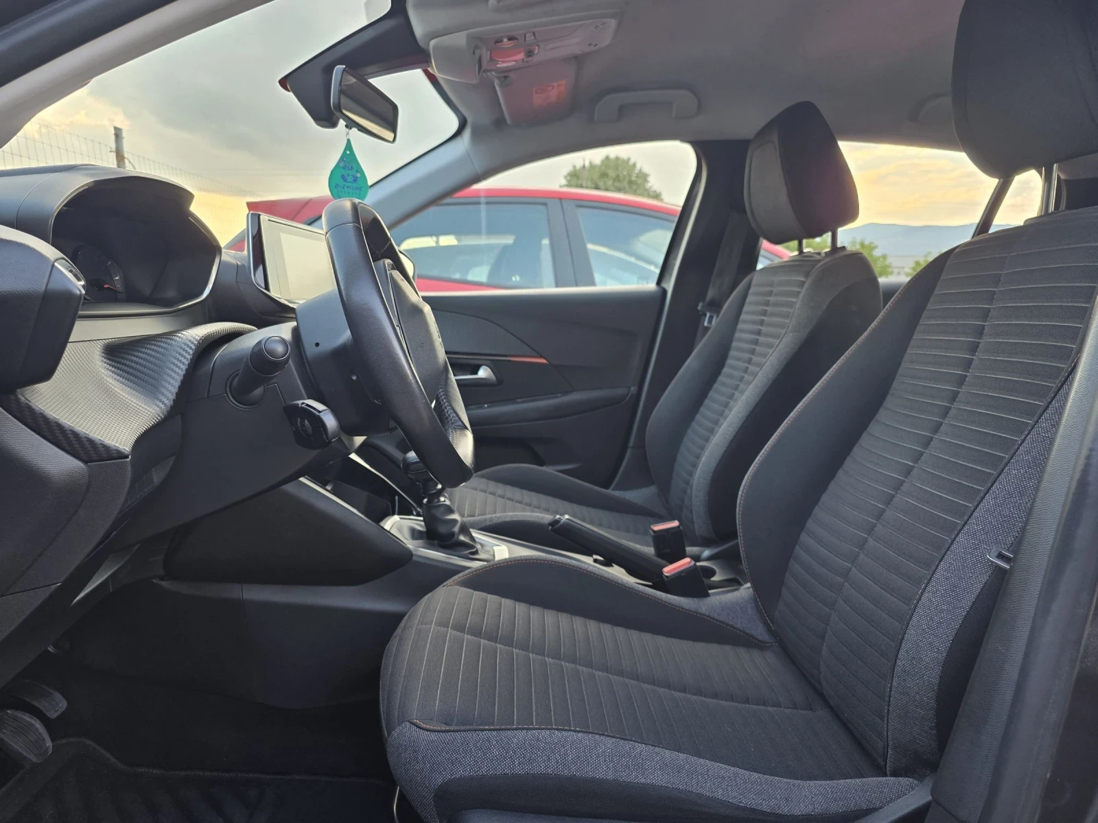 Peugeot 208 1.5HDI ALLURE LED - изображение 9